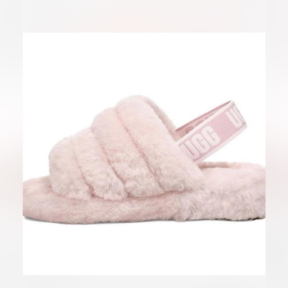 Light pink woman’s Ugg slippers